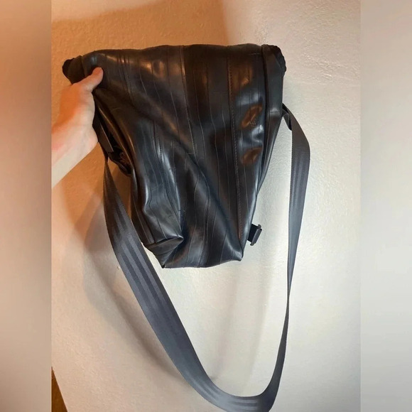 Give Back Goods Up-cycled Shoulder Bag- Made in the USA from Bicycle tubes Black - Picture 6 of 8